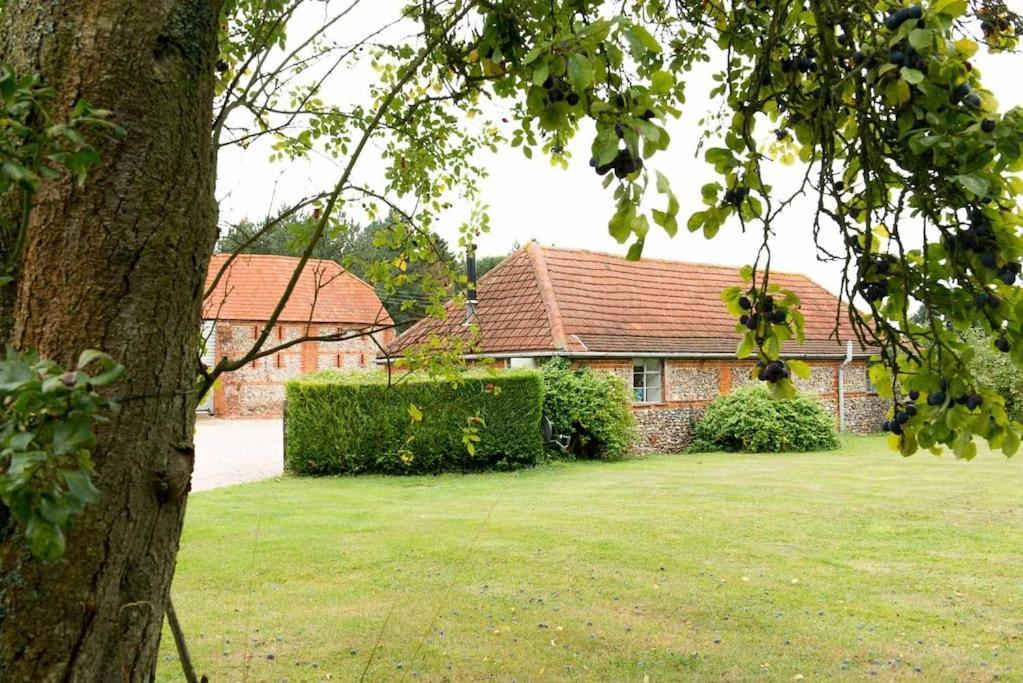 The Stables, Relax In 5 Star Style And Comfort With Lovely Walks All Around Maplestead Exterior photo