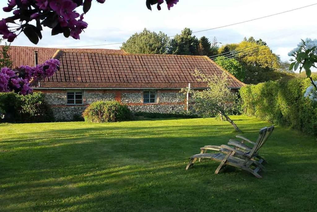 The Stables, Relax In 5 Star Style And Comfort With Lovely Walks All Around Maplestead Exterior photo