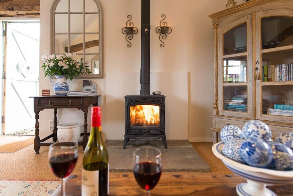 The Stables, Relax In 5 Star Style And Comfort With Lovely Walks All Around Maplestead Exterior photo