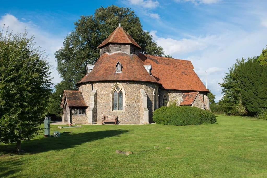 The Stables, Relax In 5 Star Style And Comfort With Lovely Walks All Around Maplestead Exterior photo