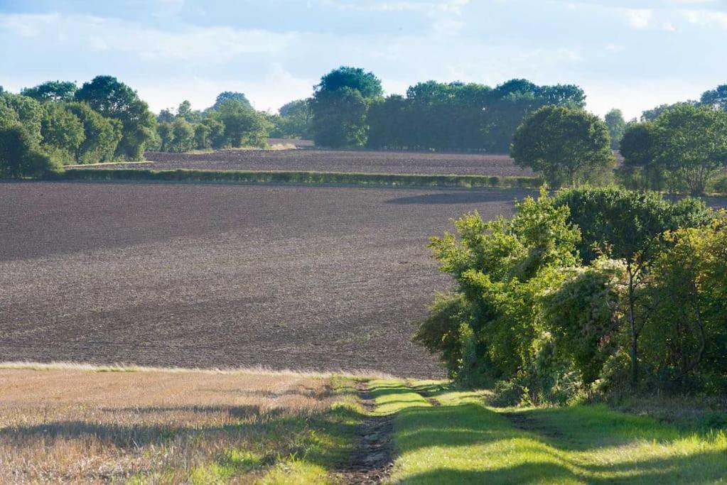 The Stables, Relax In 5 Star Style And Comfort With Lovely Walks All Around Maplestead Exterior photo