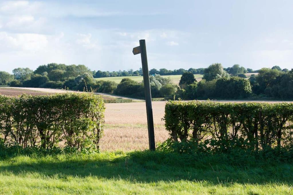 The Stables, Relax In 5 Star Style And Comfort With Lovely Walks All Around Maplestead Exterior photo