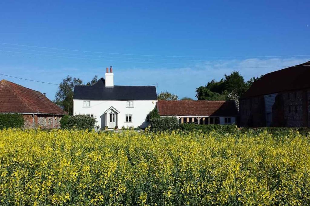 The Stables, Relax In 5 Star Style And Comfort With Lovely Walks All Around Maplestead Exterior photo